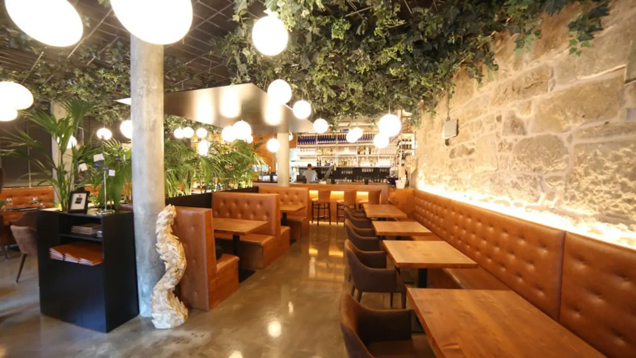 Interior del restaurante cambadés. A TABERNA DO TRASNO