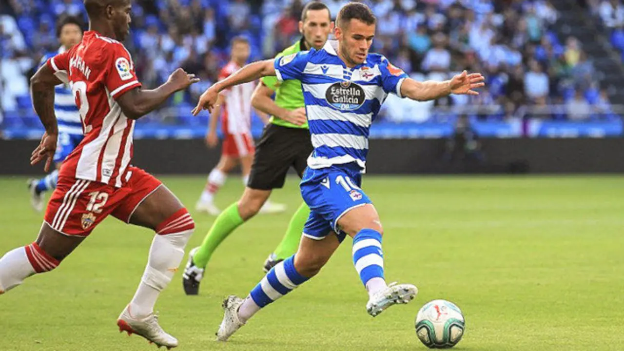 Un momento del partido entre el Depor y el Almería. DEPORTIVO DE A CORUÑA