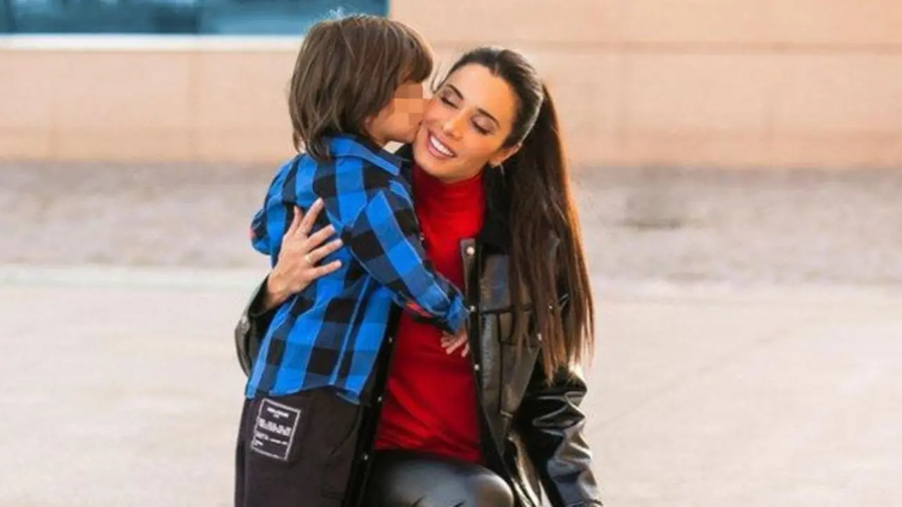 Pilar Rubio, con uno de sus hijos. INSTAGRAM