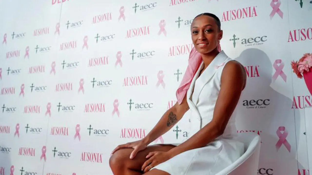 Ana Peleteiro colabora con la campaña de lucha contra el cáncer de mama 'Dedícate 1 Minuto'. EMILIO NARANJO