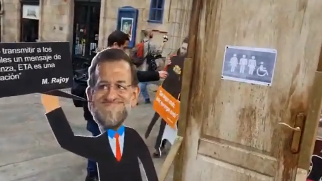 Váter para reivindicar la libertad de expresión. CAPTURA