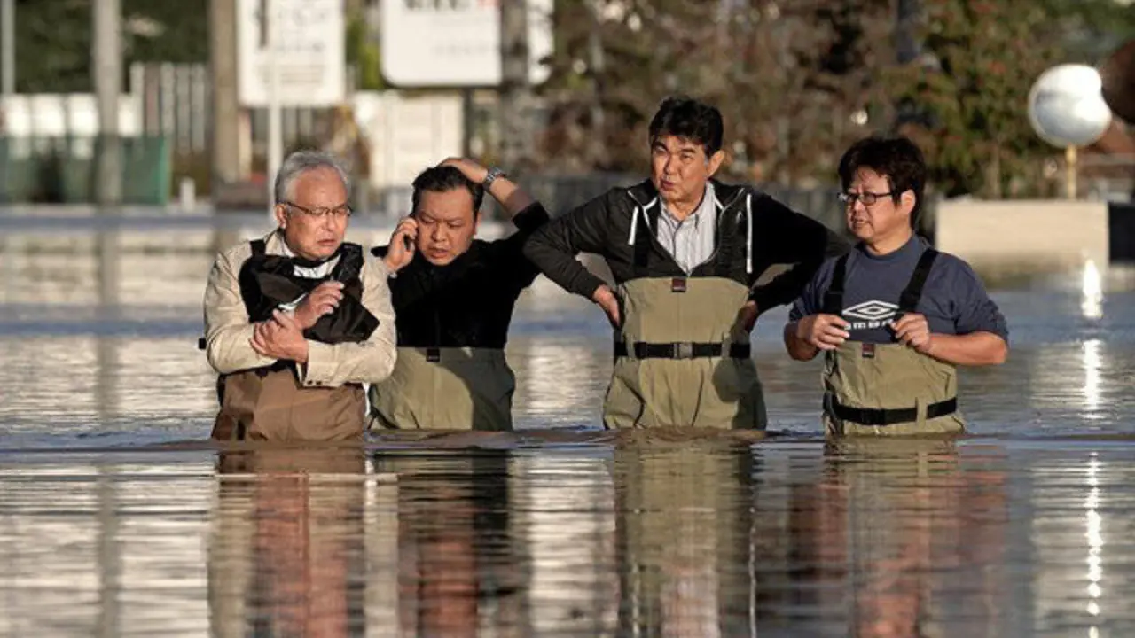 Calles inundadas tras el paso de un tifón por Japón. KIMIMASA MAYAMA