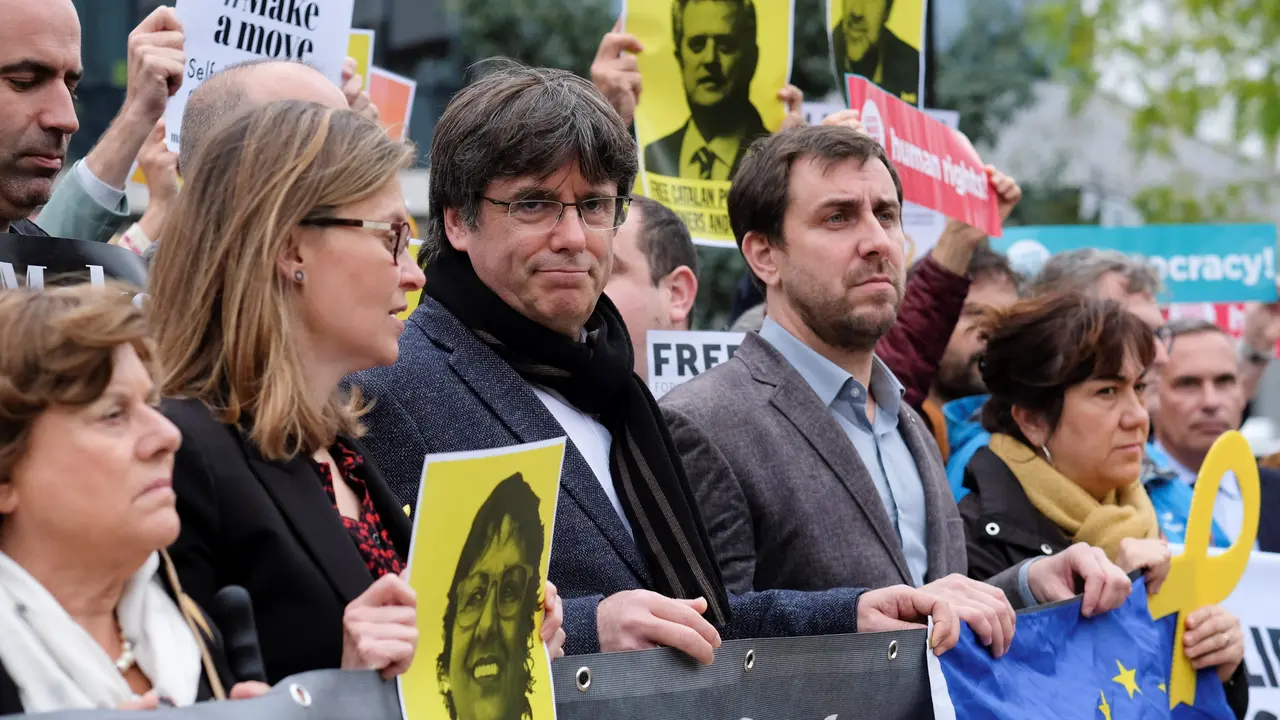 Serret, Puigdemont y Comí, en Bruselas. EFE