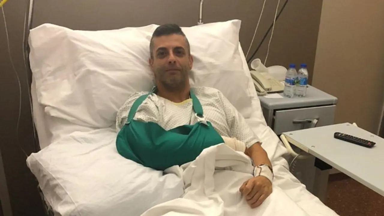 El policía sancibrense Ángel Manuel Hernández poco antes de dejar el hospital. AMA