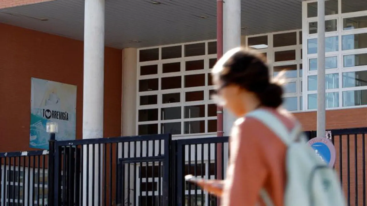 Fachada principal del IES Torrevigía de Torrevieja. MORELL