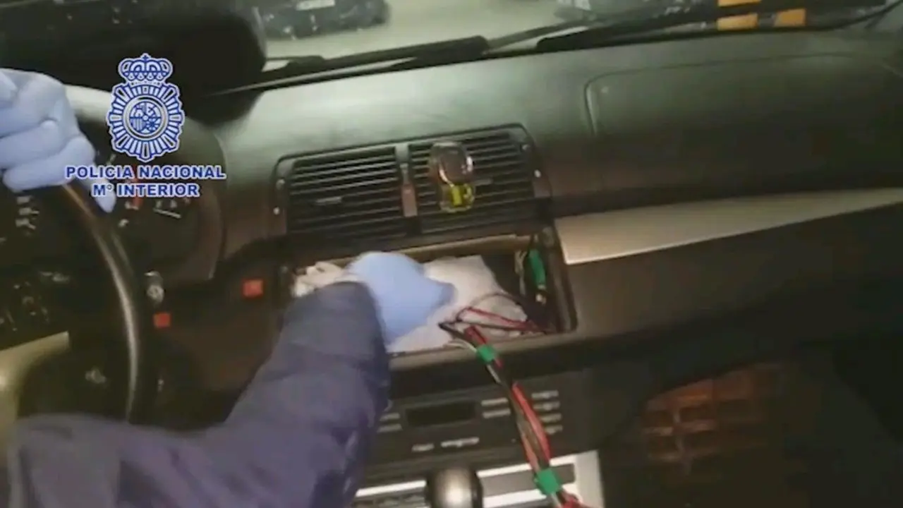 Habitáculo en el que se ocultaban los 40 kilos de hachís que fueron incautados a la organización. DP