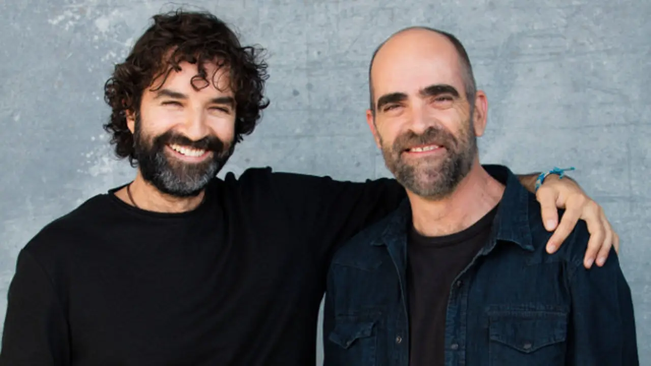 Mateo Gil y Luis Tosar. NETFLIX