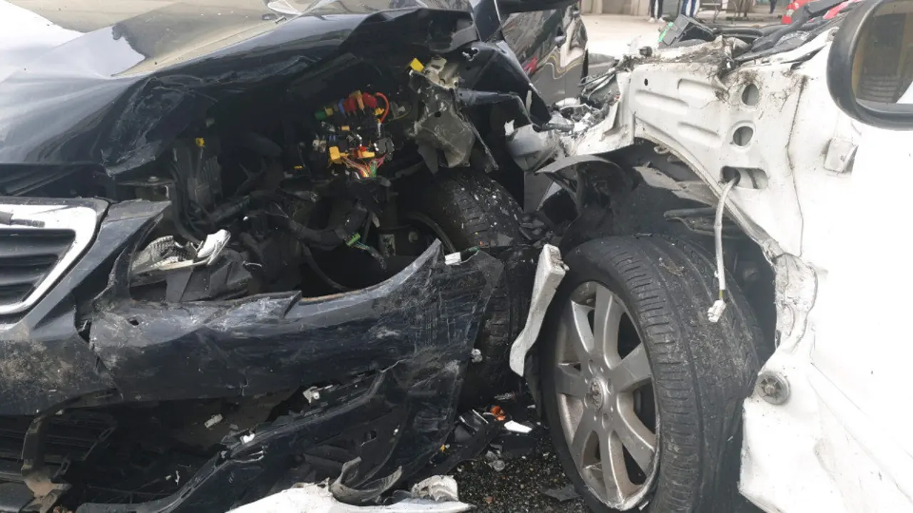 Vehículos implicados en la colisión en Poio. POLICÍA LOCAL