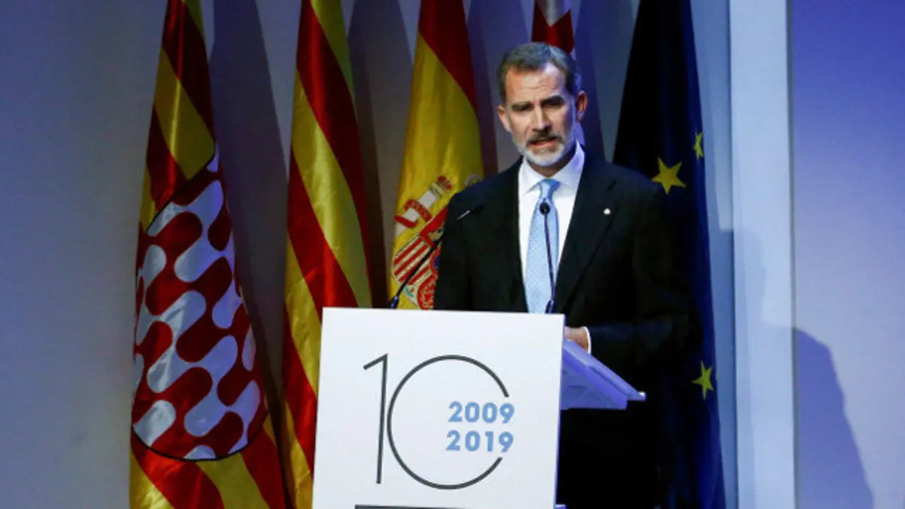 O rei Felipe intervén no acto de entrega dos Premios Princesa de Xirona. QUIQUE GARCÍA (EFE)