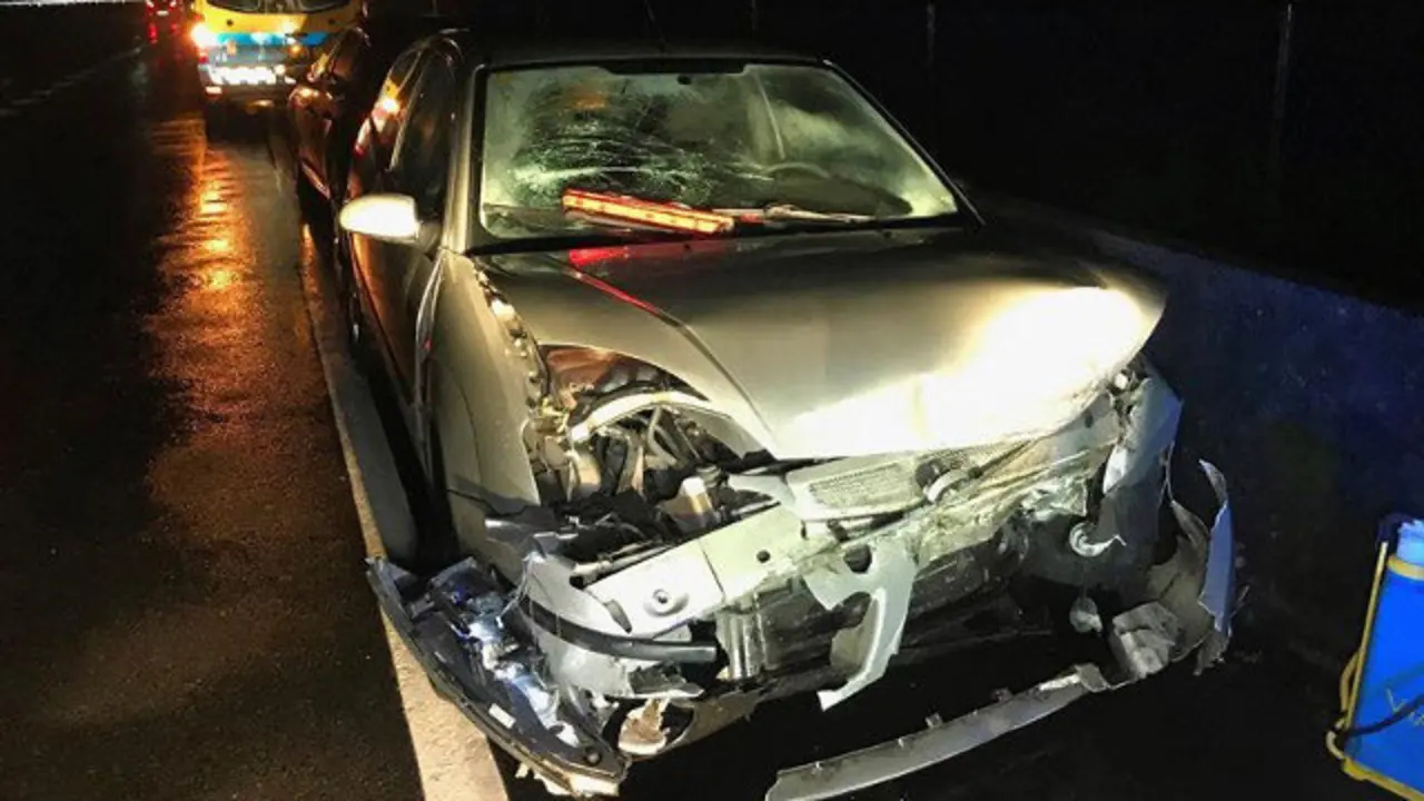 Un dos turismos implicados no accidente rexistrado na AP-9. SXENICK (EFE)