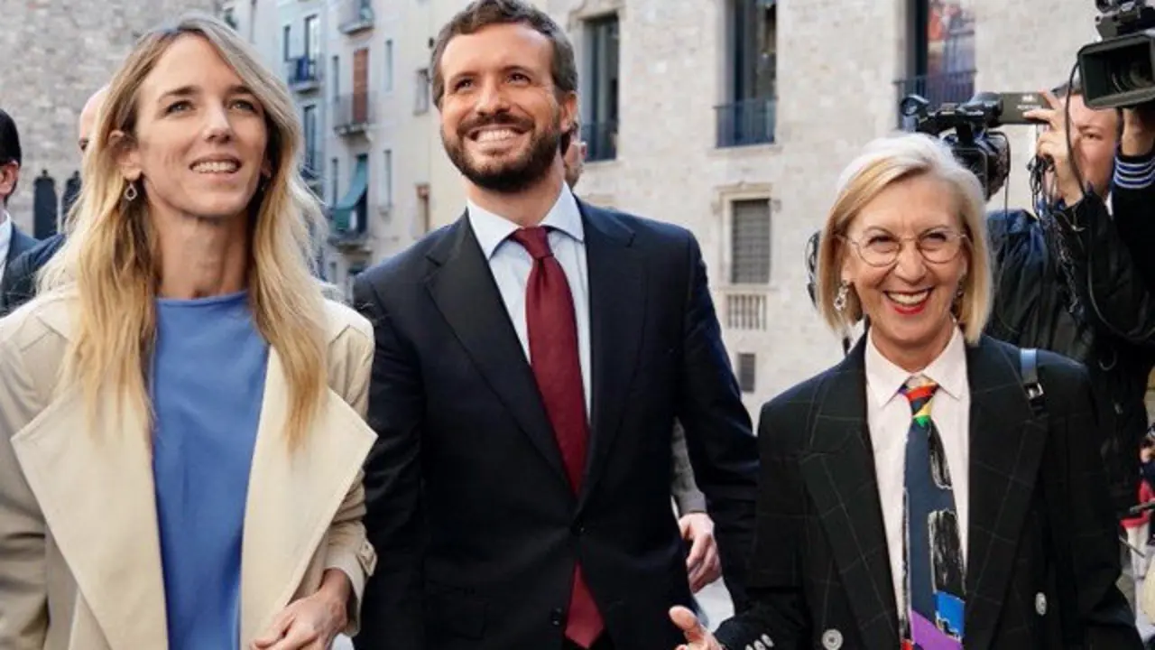 Álvarez de Toledo, con Pablo Casado y Rosa Díez. @cayetanaAT