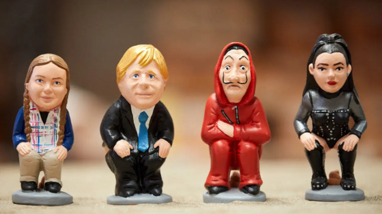 Os caganers de Greta Thumberg, Boris Johnson, un personaxe da Casa de Papel e a cantante Rosalía. DAVID BORRAT (EFE)