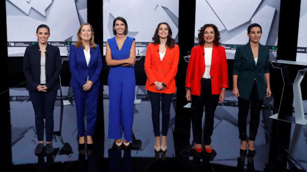 Irene Montero (Unidas Podemos), Ana Pastor (PP), Inés Arrimadas (Cidadáns), María Jesús Montero (PSOE), e Rocío Monasterio (Vox), acompañadas pola xornalista Ana Pastor. EFE