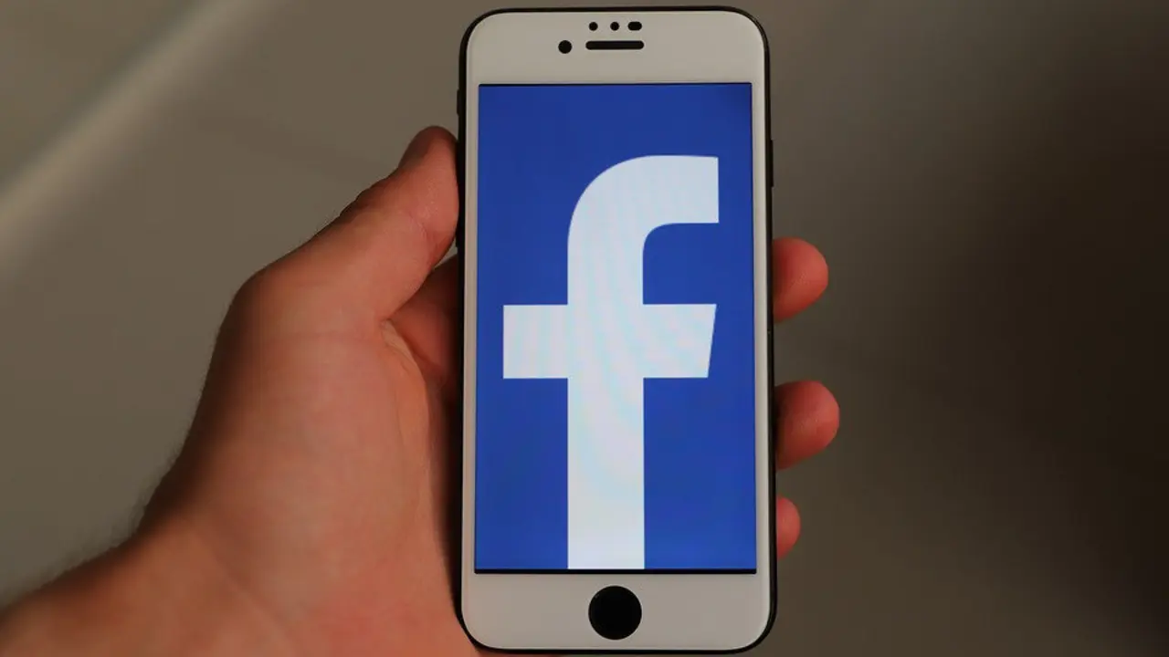 Aplicación de Facebook nun iphone. PIXABAY
