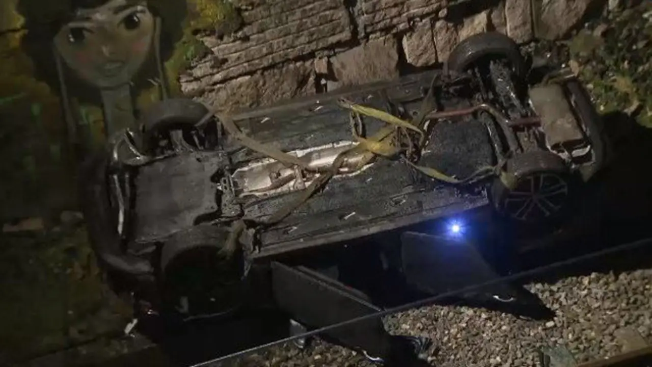 Coche volcado sobre las vías en O Porriño. TVG