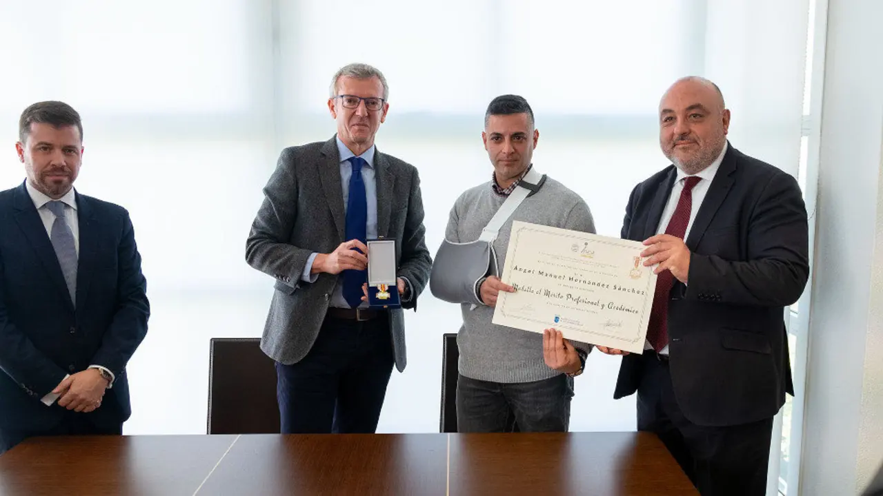O vicepresidente da Xunta, Alfonso Rueda, reunirase con representantes do Instituto Internacional de Criminalística Aplicada (Inica) e cun dos policías feridos en Barcelona, ao que se lle renderá homenaxe no II Congreso Internacional de Criminalística Aplicada. No Gabinete da Vicepresidencia.
foto xoán crespo
15/11/2019