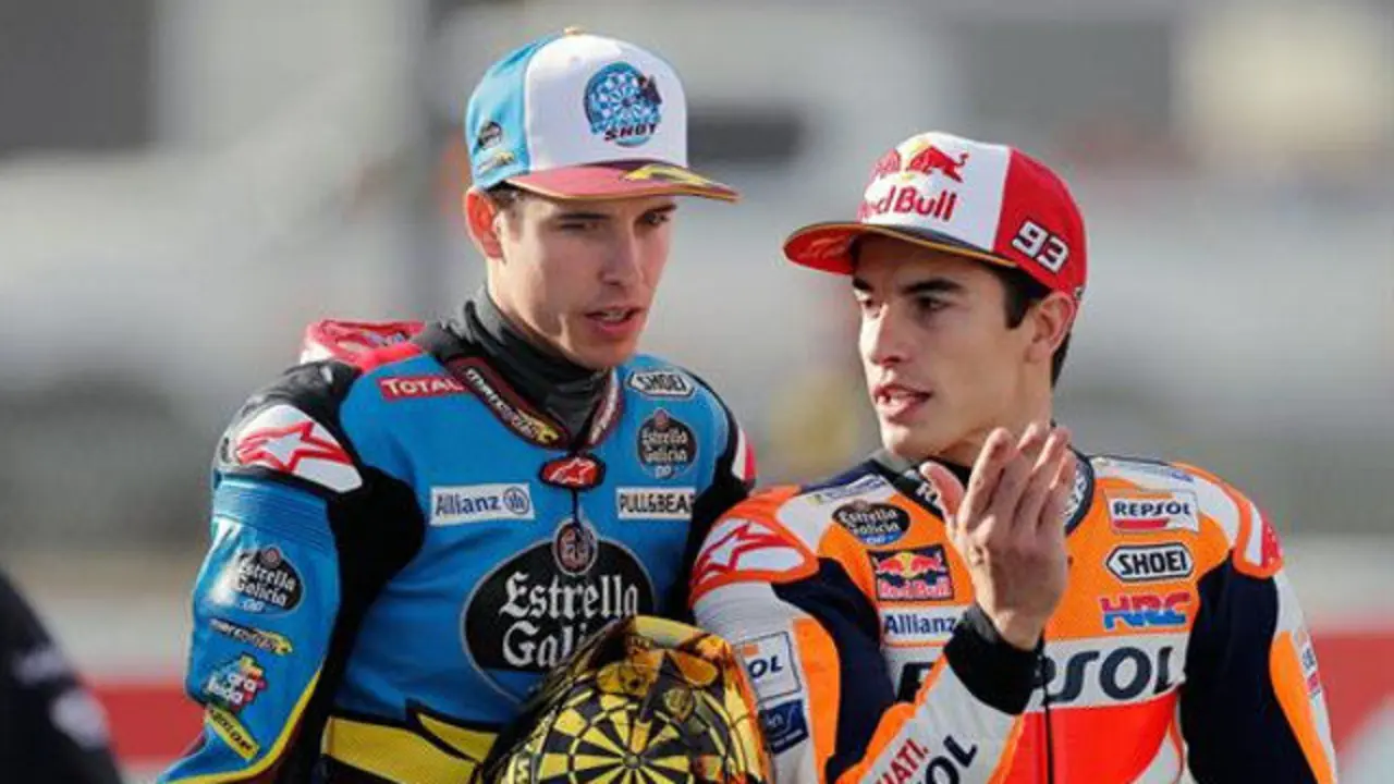 Los hermanos Márquez, campeones del mundo de motociclismo de Moto GP, Marc (d) y de Moto 2, Alex (i). EFE