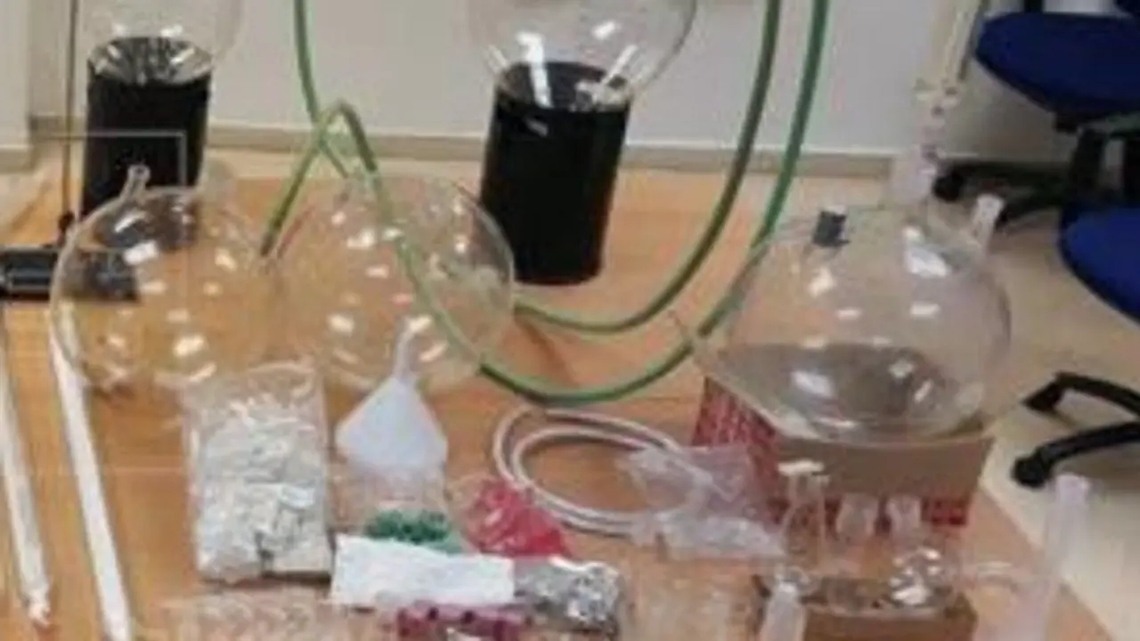 Material intervenido en un laboratorio de drogas sintéticas en otra operación. ARCHIVO