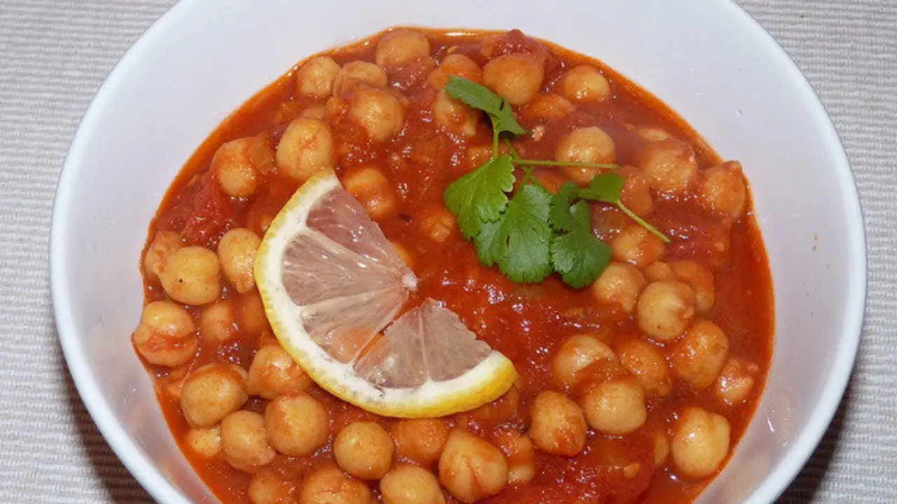 La chana masala es un plato indio elaborado a base de garbanzos y que cuenta con el limón como uno de sus ingredientes. PIXABAY