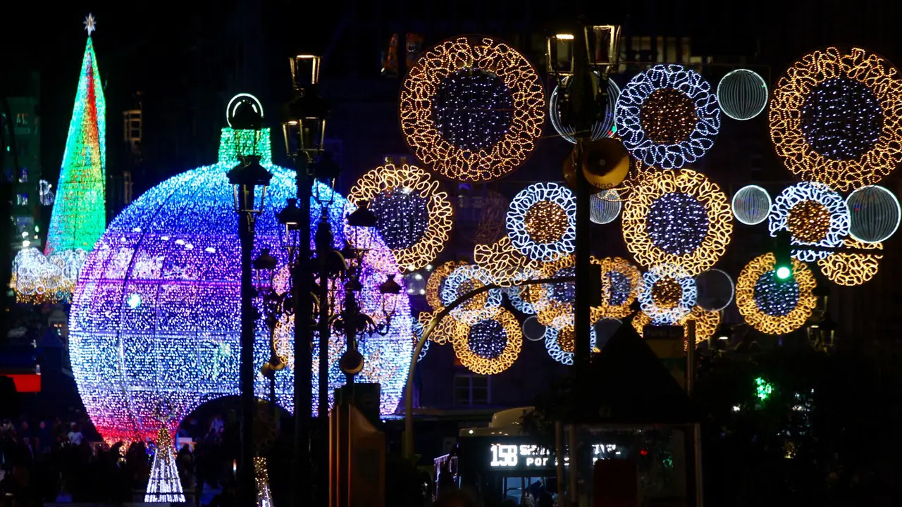 Iluminación do Nadal o ano pasado en Vigo. RAFA FARIÑA