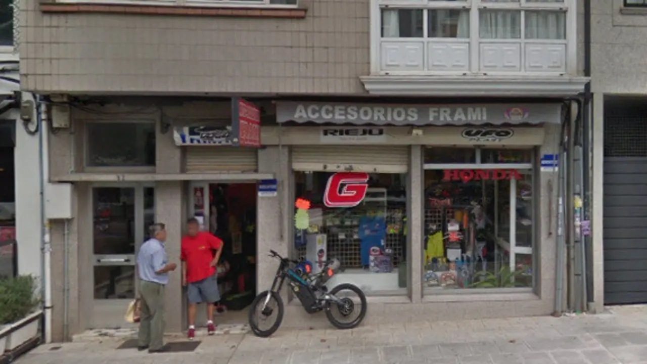 Negocio onde se produciu o roubo en Fene. GOOGLE MAPS