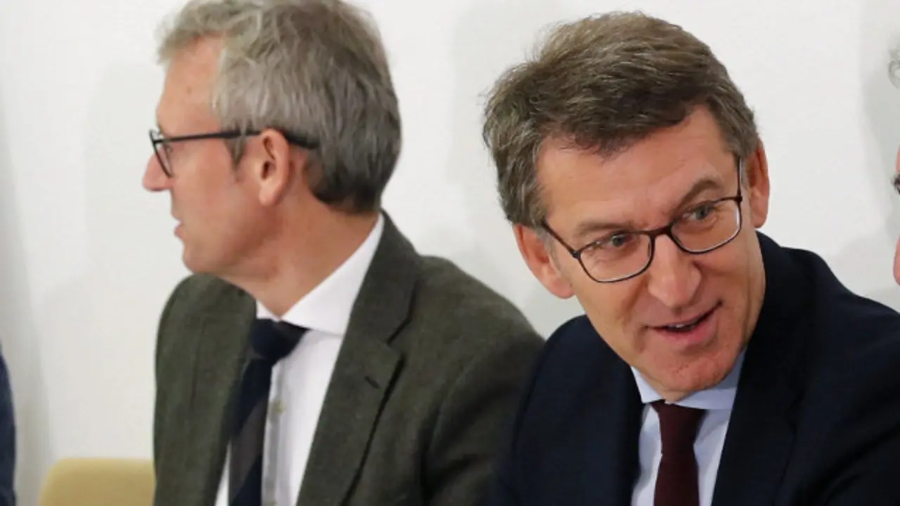 El presidente de la Xunta, Alberto Núñez Feijóo, junto al vicepresidente, Alfonso Rueda.LAVANDEIRA JR (Efe)