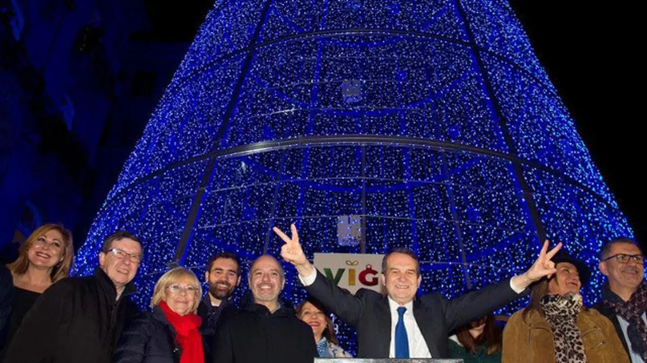 Abel Caballero, en el encendido de las luces de Navidad de 2019.SALVADOR SAS (Efe)