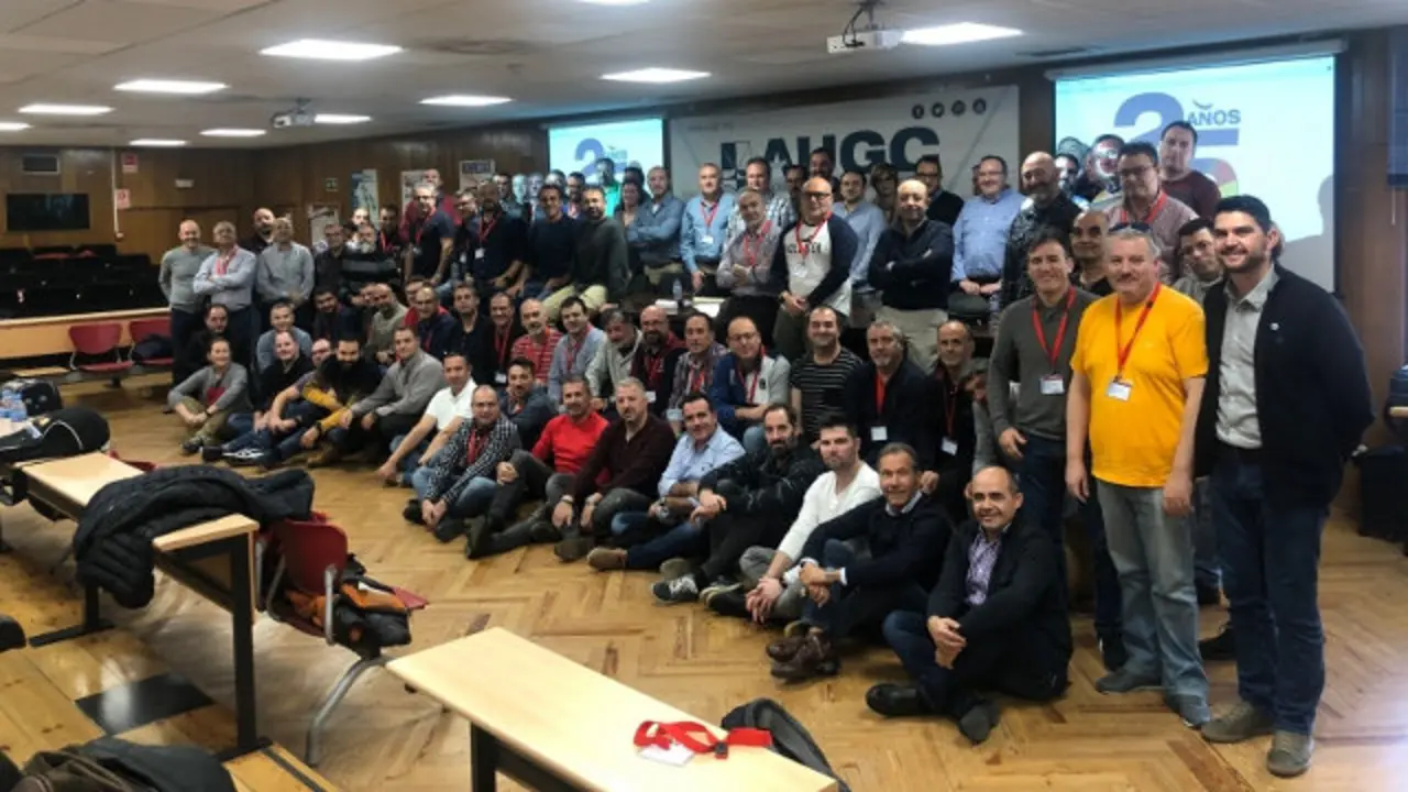 Asistentes á reunión da AUGC. EP