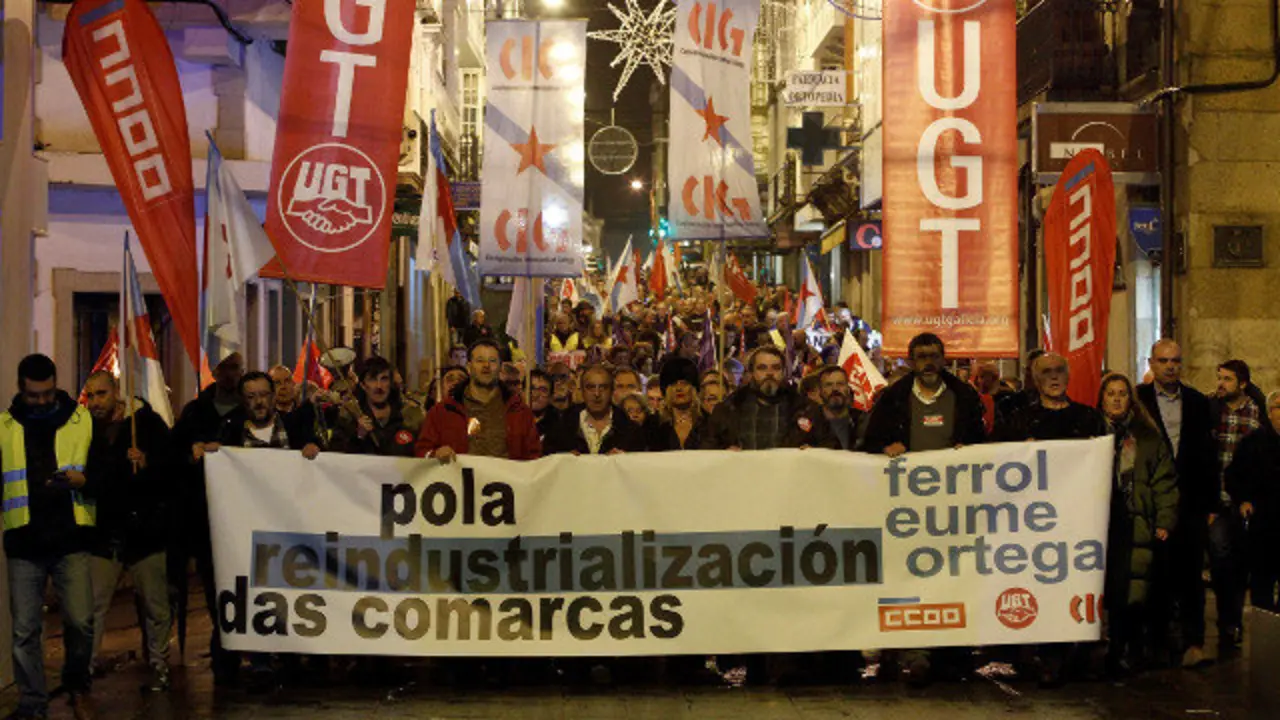 Máis de 4.000 persoas participaron este xoves en Ferrol na manifestación. KIKO DELGADO (EFE)