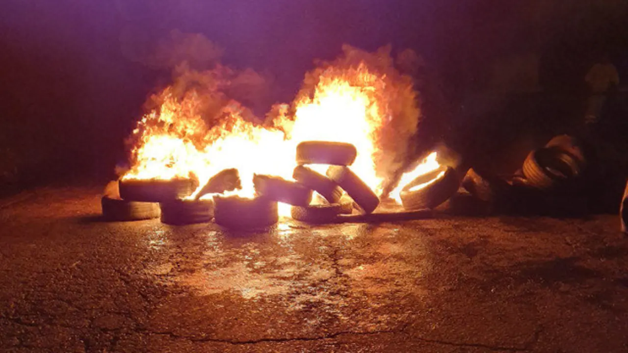 Barricada en el acceso al puerto de Ferrol. CEDIDA