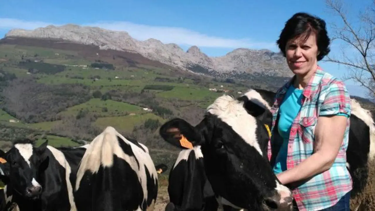 Rosario Arredondo, con algunas de sus reses. EP