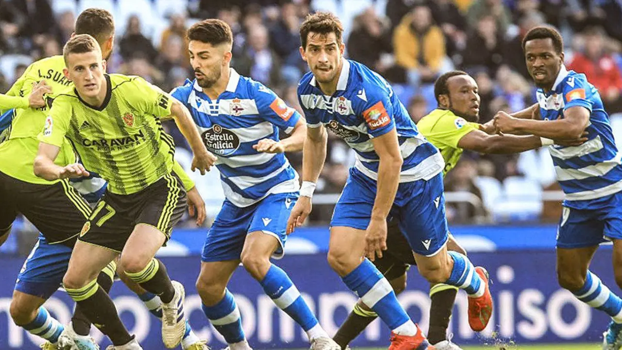 Un momento del partido entre el Deportivo y el Zaragoza. RC DEPORTIVO