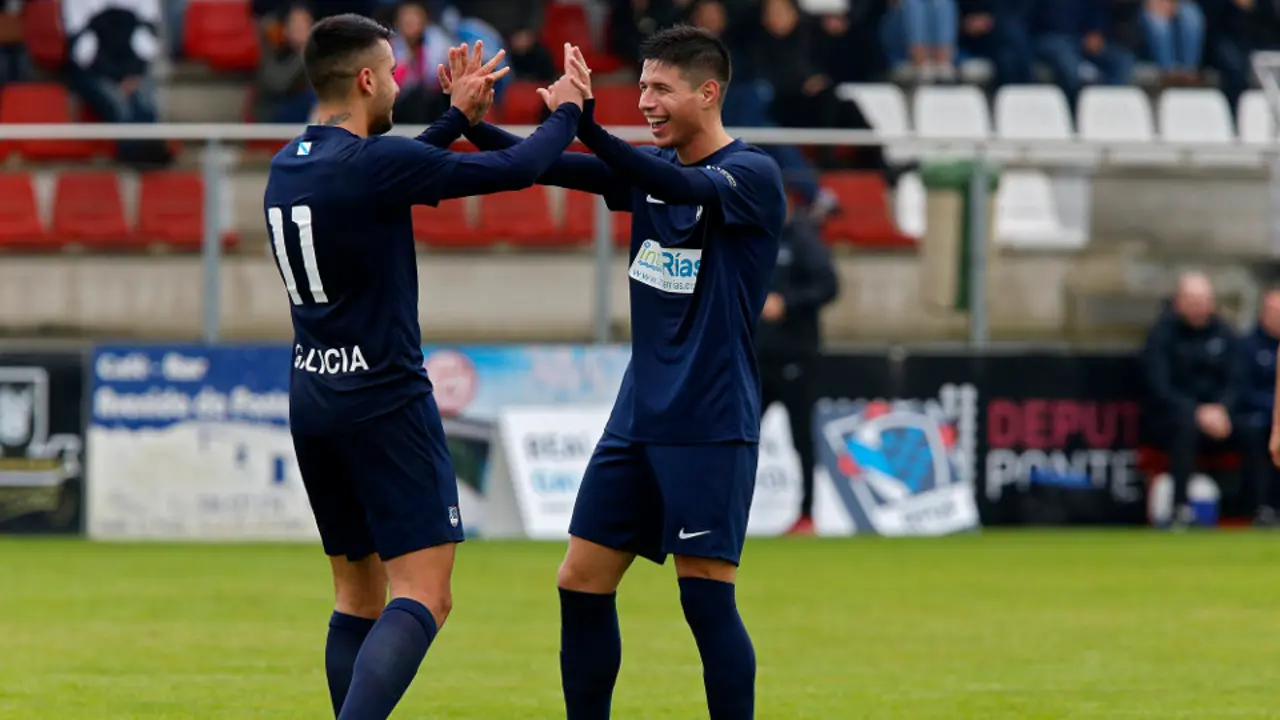 Os xogadores do combinado galego celebran un gol. CEDIDA
