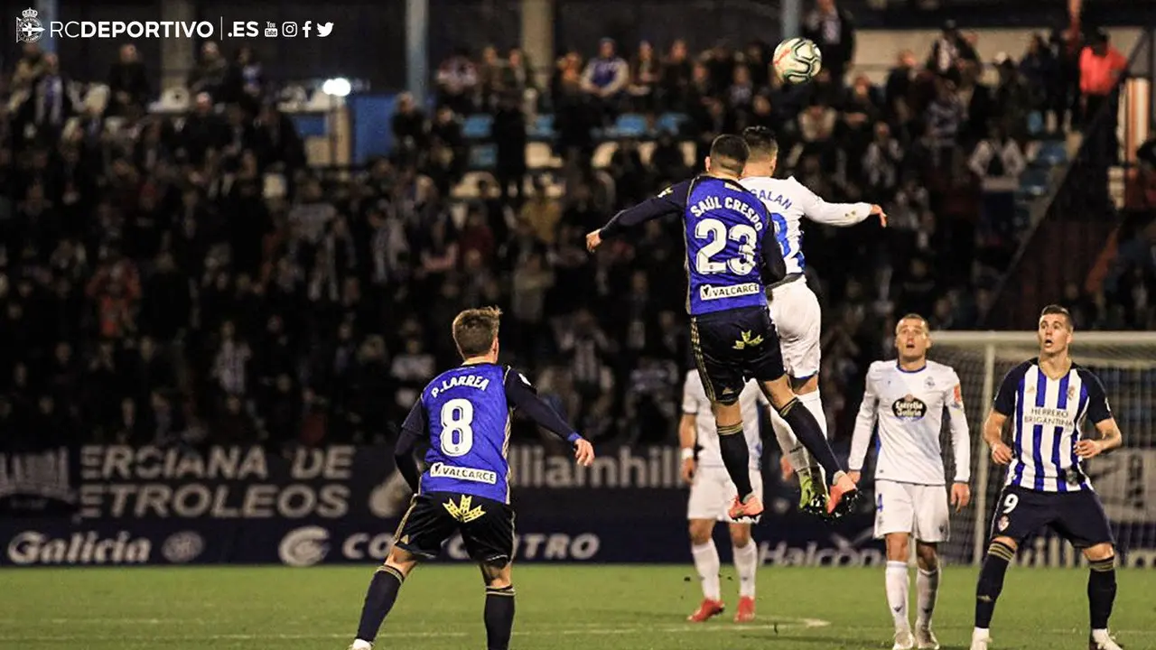 Un lance do encontro entre a Ponferradina e o Dépor. RC DEPORTIVO