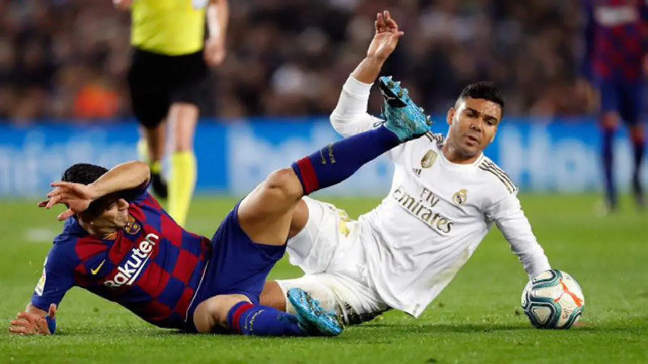 Luis Suárez y Casemiro. ÁLBERTO ESTÉVEZ