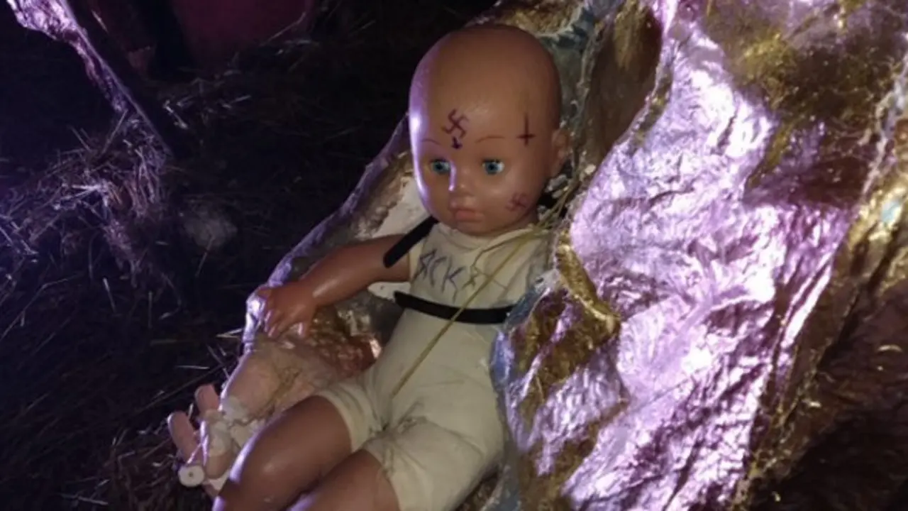Niño Jesús con esvásticas en el belén de Ourense. TWITTER (@Tirsogz)