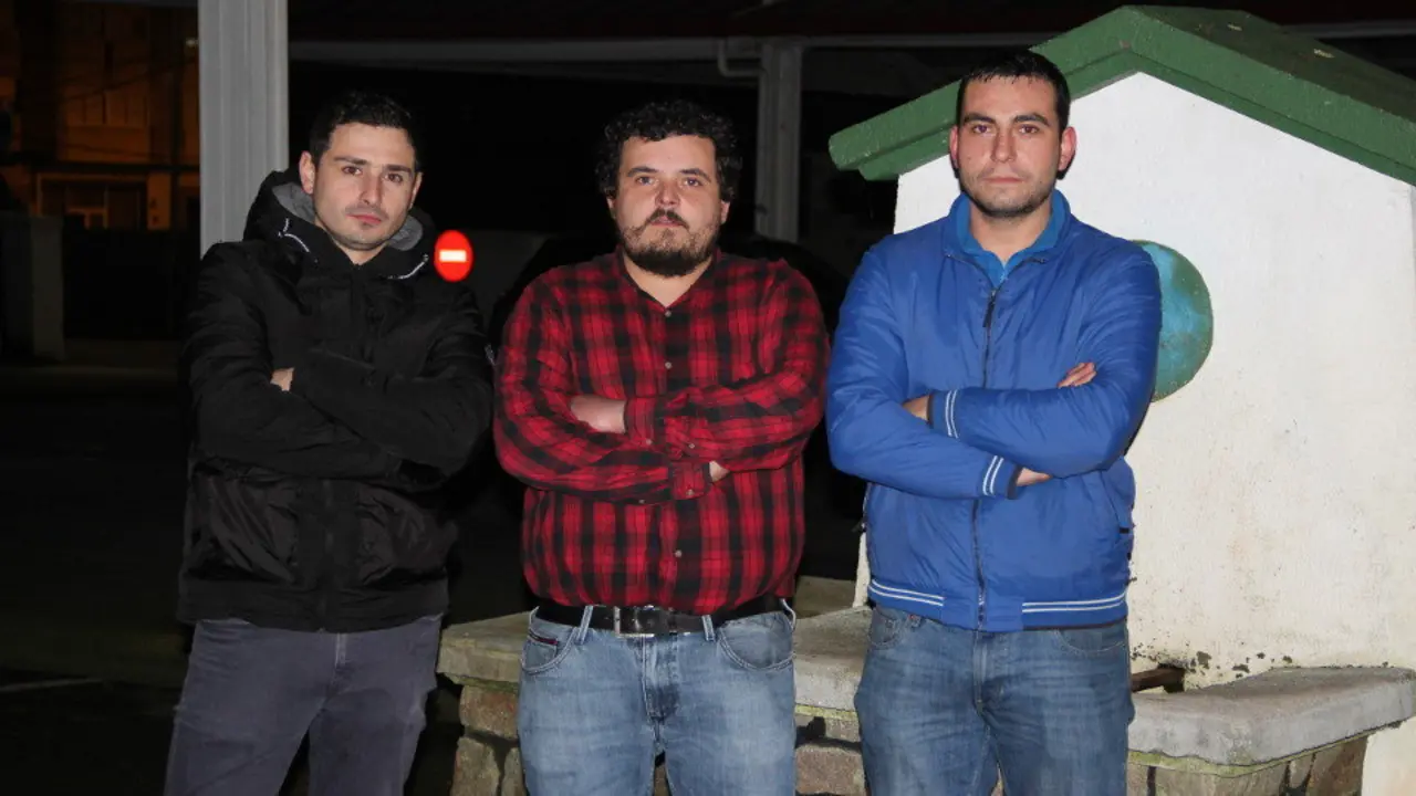 Luis, Iván y Bruno, los tres vilalbeses que retuvieron al agresor. SILVIA IGLESIA