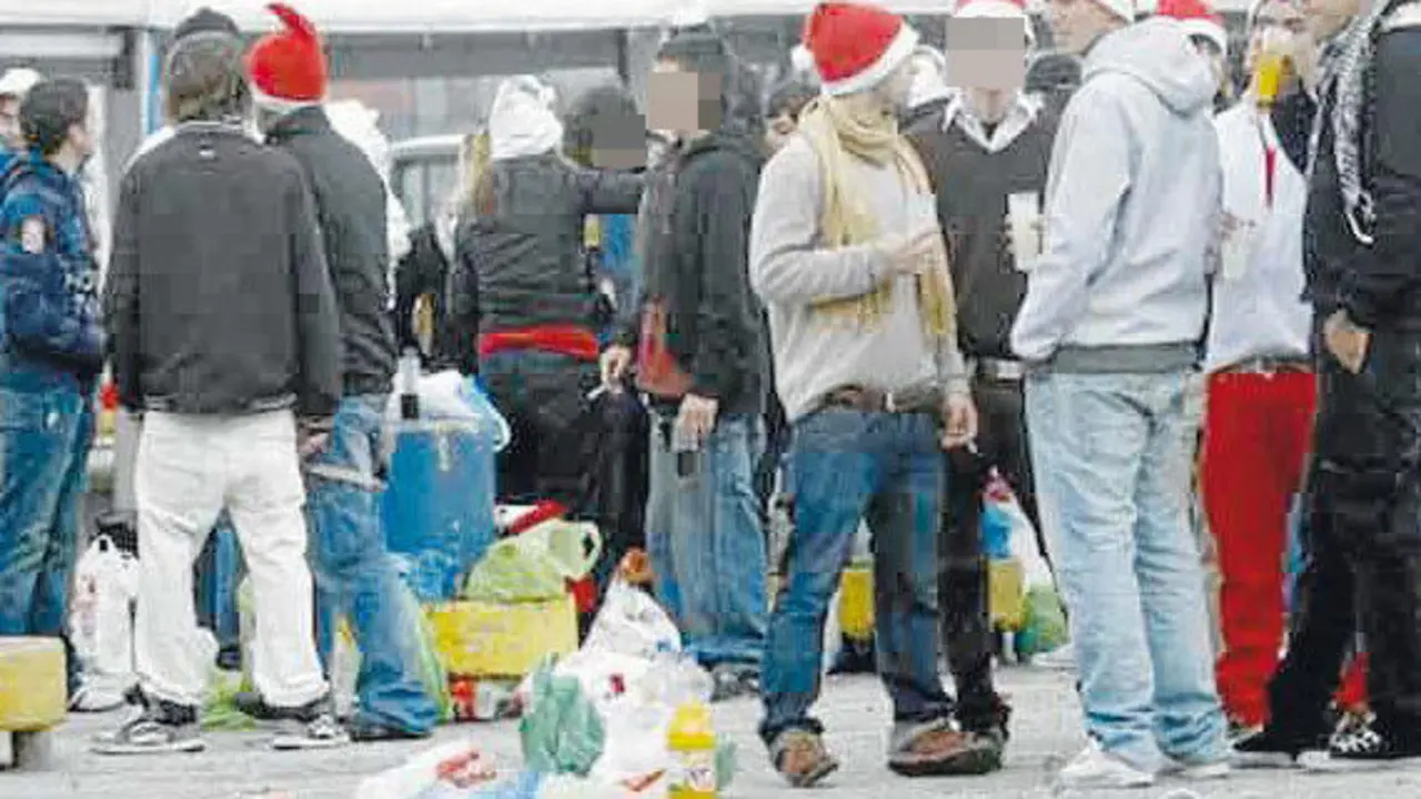 Jóvenes de fiesta. ARCHIVO
