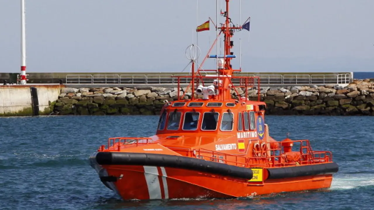 Una embarcación de Salvamento. ARCHIVO