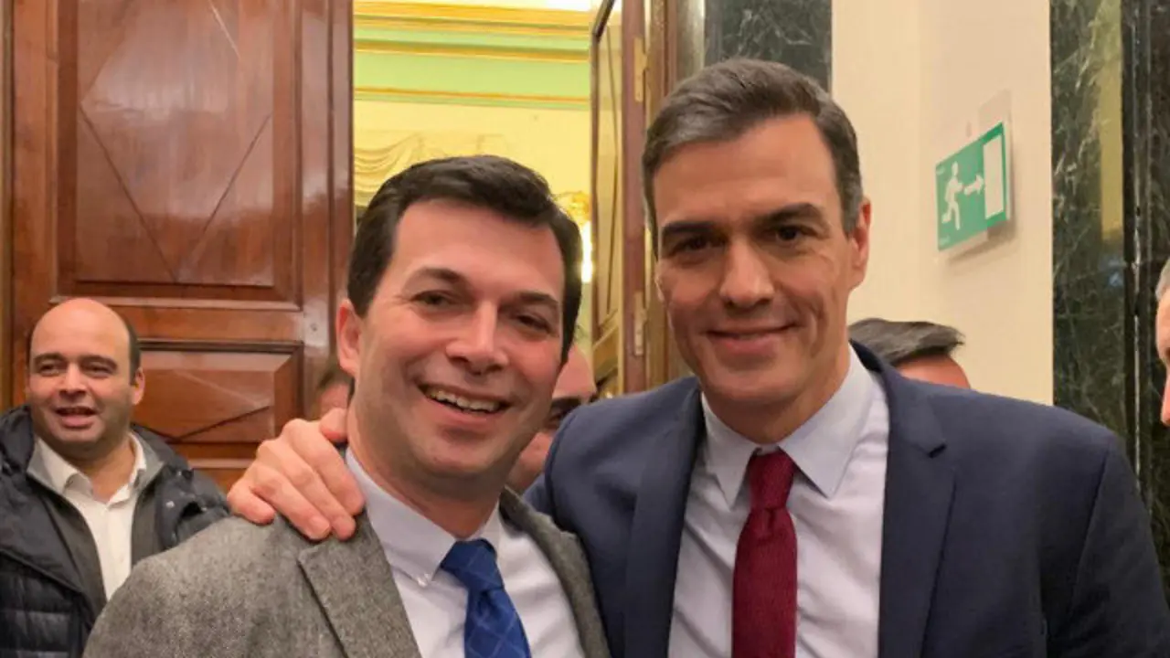 Gonzalo Caballero y Pedro Sánchez, tras la investidura. EP