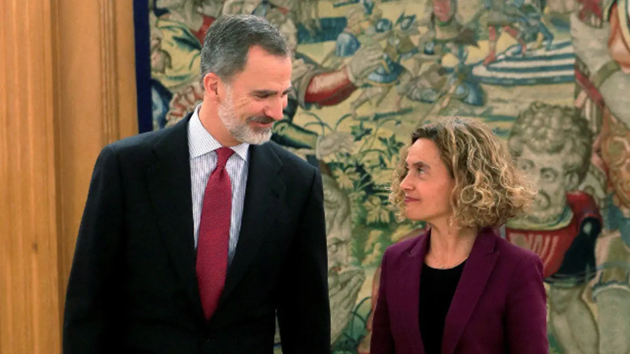 O rei Felipe VI e a Presidenta do Congreso dos Deputados Meritxell Batet. EFE