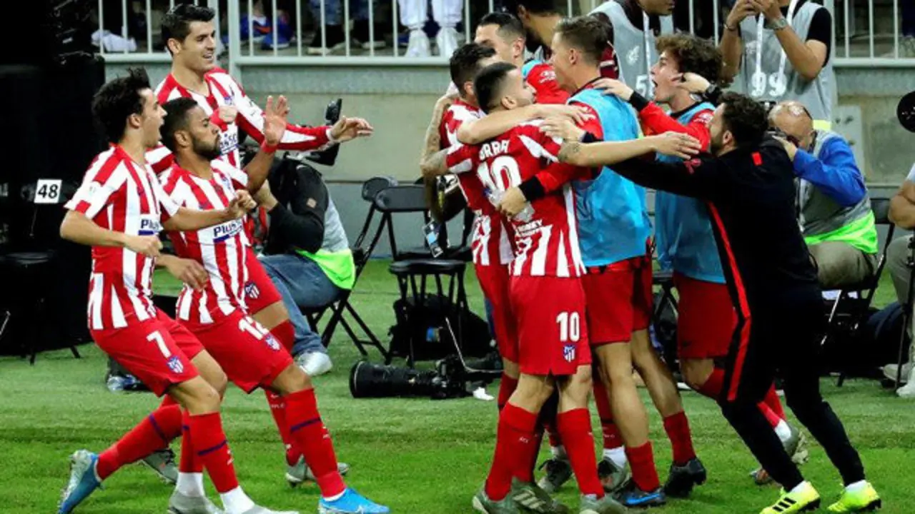 Os xogadores do Atlético celebran un gol. EFE