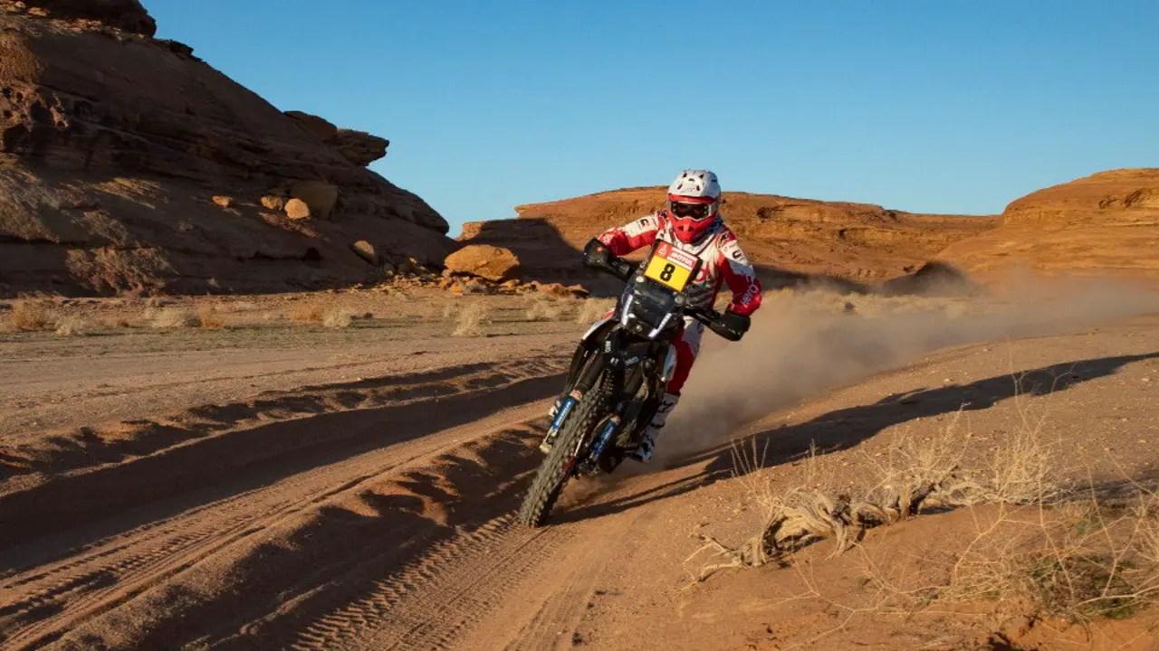 El portugués Paulo Gonçalves, en una de las etapas de este Dakar. ANDRE PAIN (EFE)