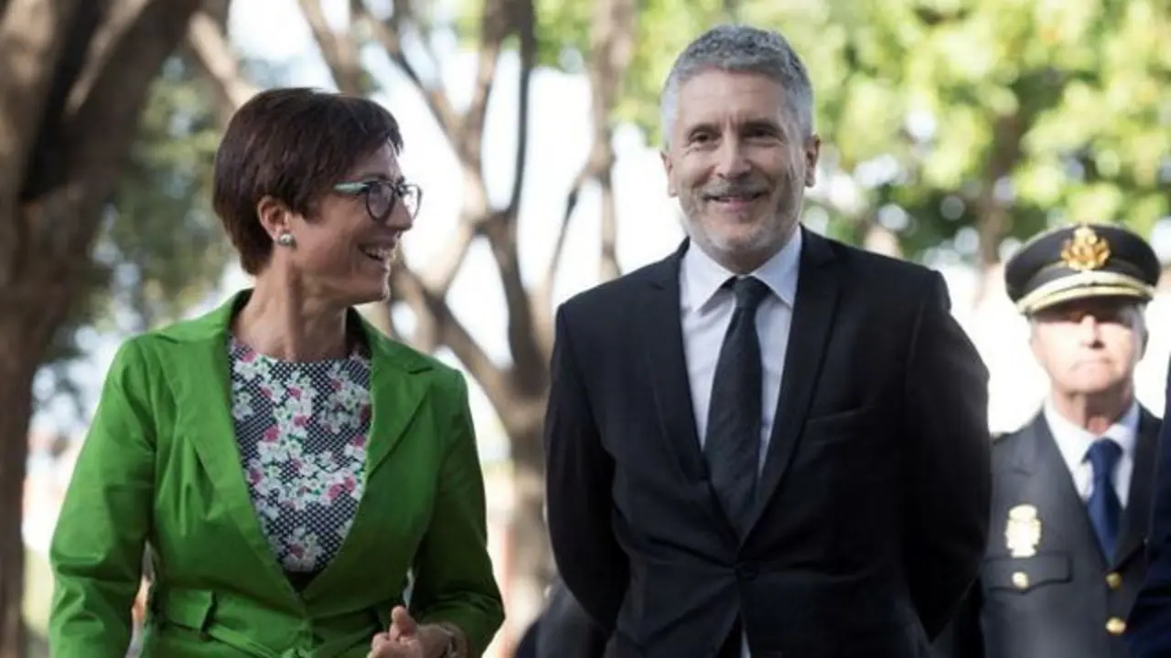 María Gámez, junto a Grande-Marlaska.EFE