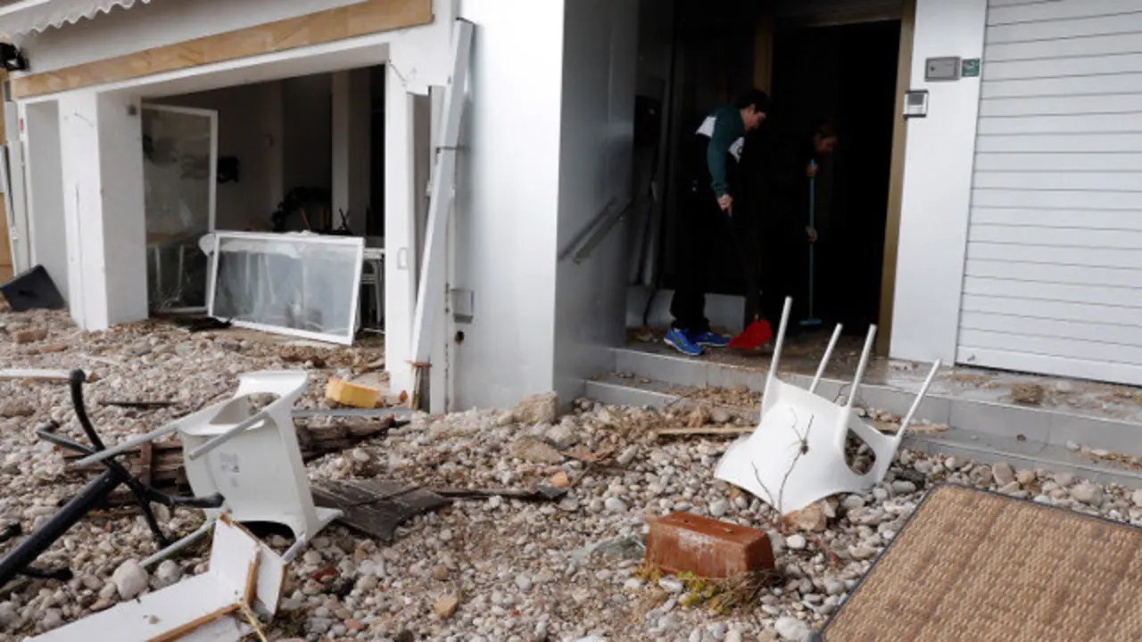 Danos causados polas intensas choivas caídas na localidade alacantina de Javea.  EFE