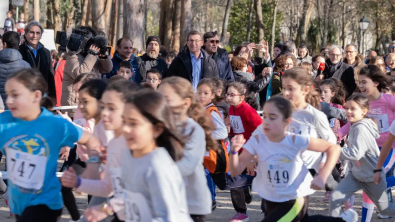 Participantes no campionato escolar de campo a través Xogade, no Parque de Castrelos, en Vigo. XUNTA