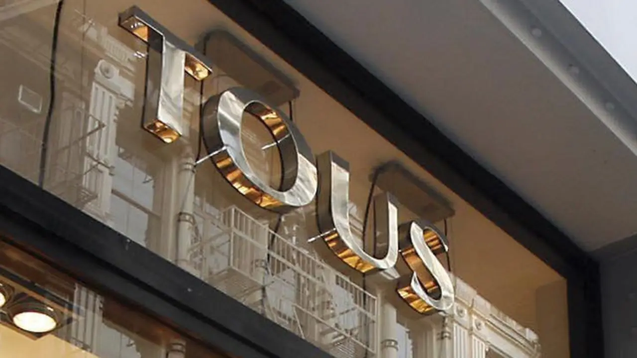 Un cartel de una tienda de Tous.AEP