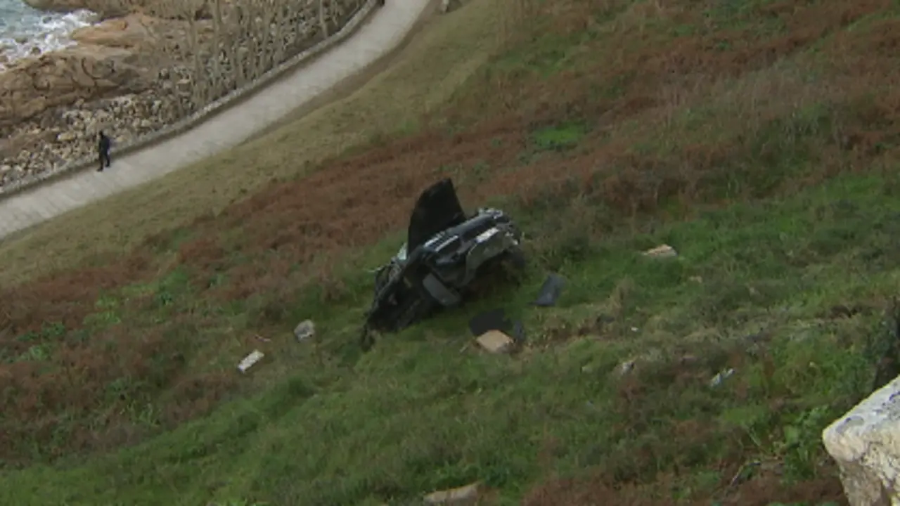 El coche despeñado en Baiona. CRTVG