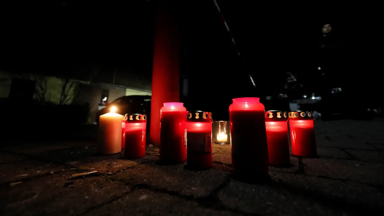 Velas por los fallecidos. EFE