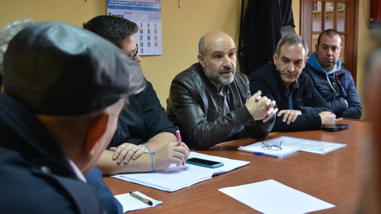 El BNG se reunió con vecinos de Teis y Chapela para abordar la problemática de la AP-9. EP